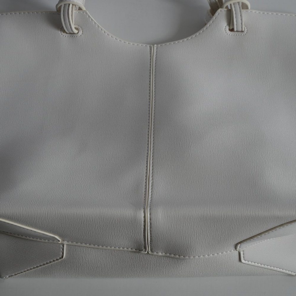 Neiman Marcus White Shoulder Bag - Picture 2 of 11